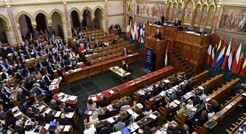 A Szuverenitásvédelmi Hivatalt egy ügyvédi iroda köti össze azzal az alapítvánnyal, ahová átcsatornáznák a másoktól elvont szja-felajánlásokat