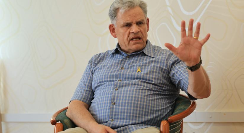 „Egy szívtelen gyilkos leszármazottja vagyok” – Auschwitz keresztjét cipeli magán Rudolf Höss unokája
