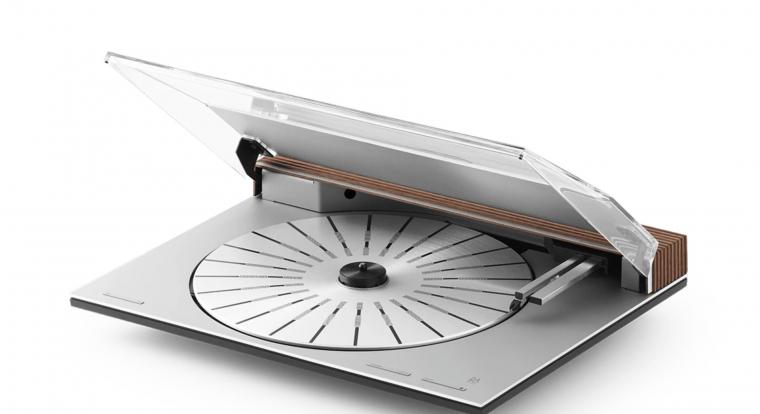 A Bang & Olufsen egy 1985-ös lemezjátszót támasztott fel gyönyörű modern dizájnnal