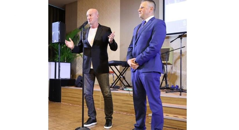 Rossival egy színpadon – A Patent elkötelezett támogatója a helyi értékeknek, a lokálpatriotizmusnak, az aktív közösségeknek, a sportnak, a kultúrának