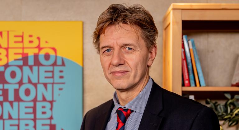 Új vallás ütötte fel a fejét, ez Schwab Richárd első eljövetele
