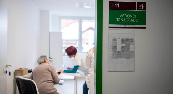 444: Használhatatlan programot kényszerítettek rá a védőnőkre