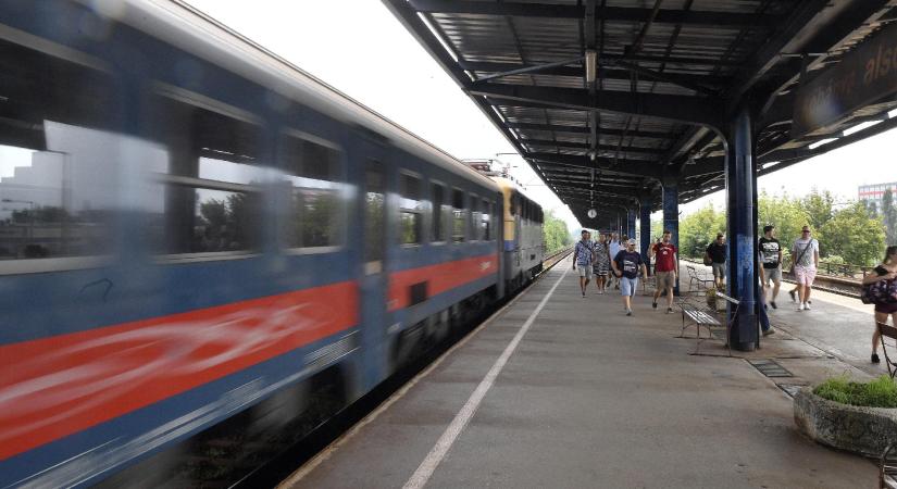 Kiály Bence: A vasúti mosdók és azok takarítása, ennyi a kormány mozgástere