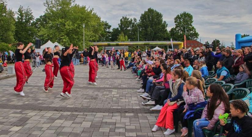 Vidáman telt a városi gyereknap a ligetben