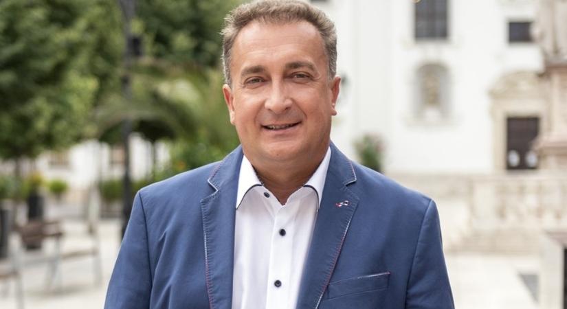 Bár 3 millió 493 ezer forintot autózott el tavaly Simon Róbert Balázs, a Parlamentben mindössze egyszer szólalt fel