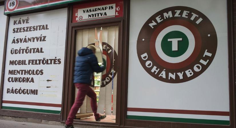 Fegyveres támadás történt egy dohányboltban