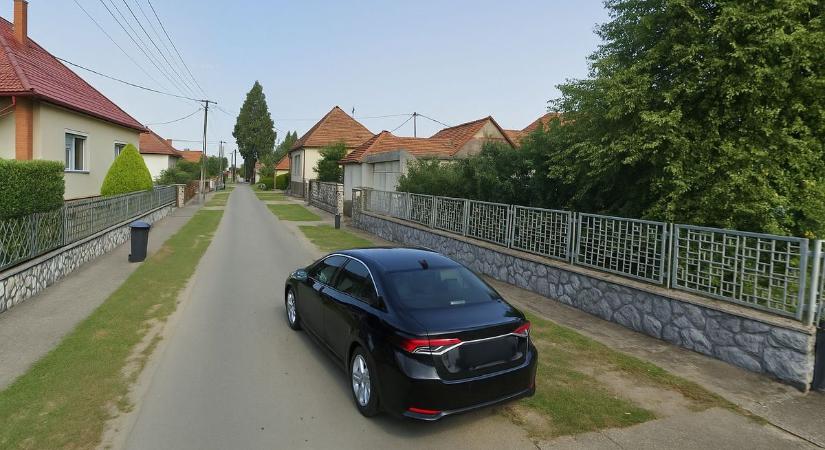Figyelem! Egy fekete autó járja Mohácsot, idős emberekre vadásznak!
