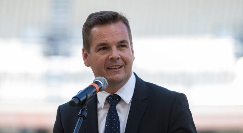 Csaknem félmilliárdos rekordbevétele volt Németh Balázs Fidesz-frakció szóvivő trafikos cégének