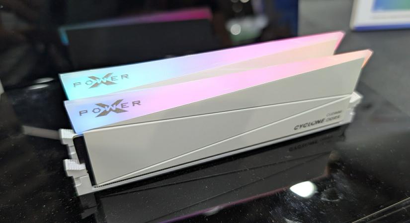 Computex 2025: gyors memóriák és SSD-k tömkelege a Silicon Power standján