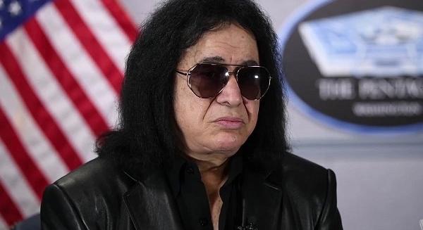 Gene Simmons találkozott a 100 éves veteránnal, aki megmentette magyar édesanyját