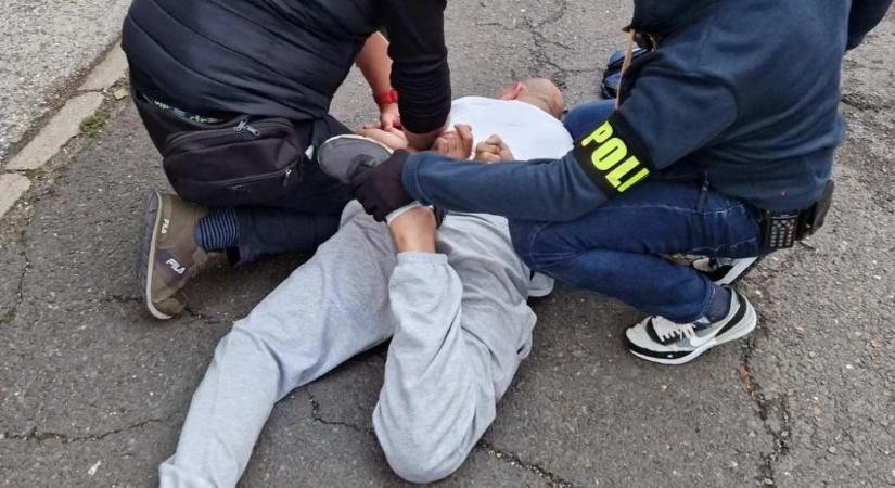 Vádat emelhetnek a debreceni díler ellen, a vásárlóit is megtalálták a zsaruk – videóval