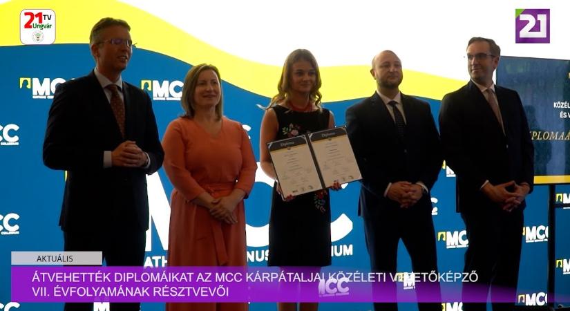 Aktuális (2025.05.28) átvehették diplomáikat az MCC Kárpátaljai Közéleti Vezetőképző VII. évfolyamának résztvevői (videó)