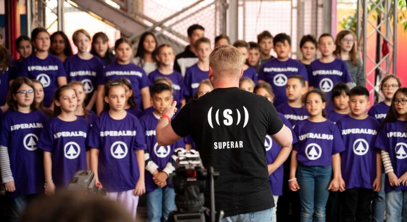 10 előadó, 1 ügy, 1 SUPERALBUM – mert minden gyermek hangja számít