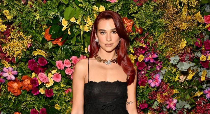 „A valaha volt leggyönyörűbb csaj” – Dua Lipa bikinis fotói elkápráztatták a rajongókat