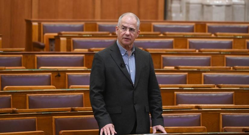Kósa Lajos rendkívüli bizottsági ülésen akarja tisztázni, Ruszin-Szendi Romulusz ukrán álláspontot képviselt-e a NATO-ban