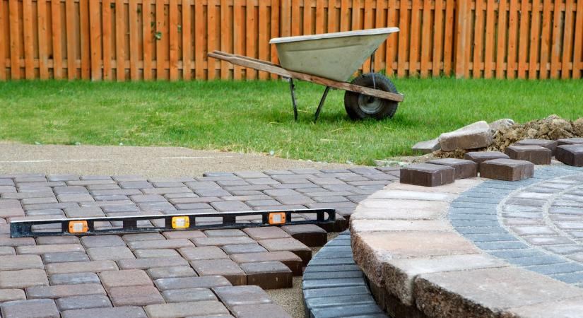 Térkövezés vagy betonozás? – Milyen legyen az udvarunk?