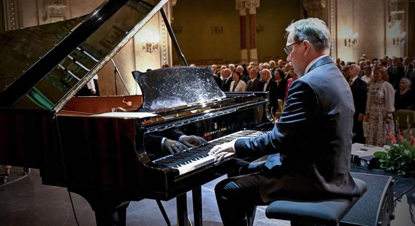 Megmentették Orbánék a Pannon Filharmonikusokat