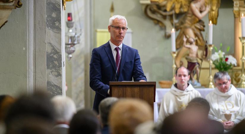Soltész Miklós: megújul a Szent László Közösségi Ház Budakeszin