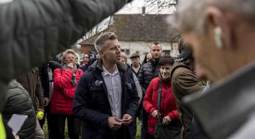 Magyar Péter: Lehet, hogy Hatvanpusztán vagy a felcsúti VIP-páholyban zajlanak az orosz-ukrán kémcserék?