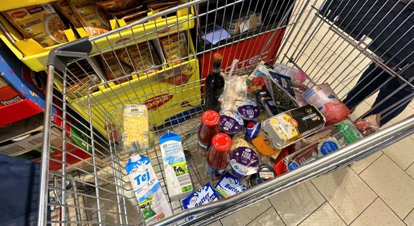 Jó hír: augusztus végéig meghosszabbította a kormány 30 élelmiszer esetében az árrésstopot, itt a lista
