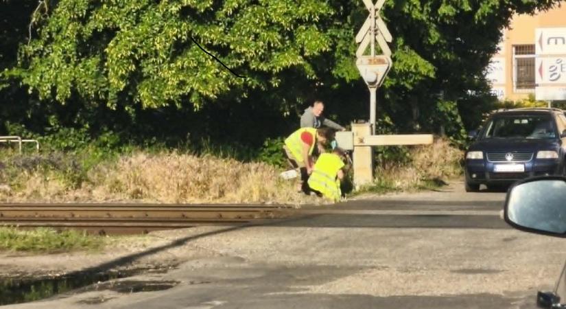 Óriási káosz Debrecenben: letört sorompó miatt dugult be az egyik főutca