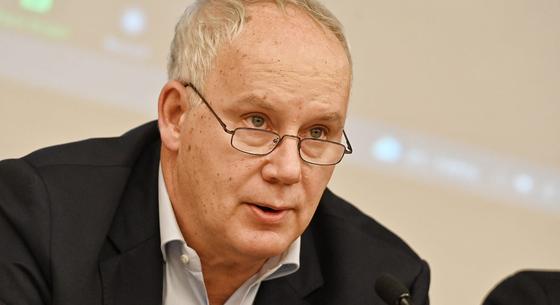 Újabb négy évig Wladár Sándor marad az úszóelnök