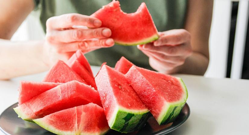 Nyakunkon a dinnyeszezon – pollenallergia esetén komoly tüneteket okozhat a legnagyobb gyümölcs