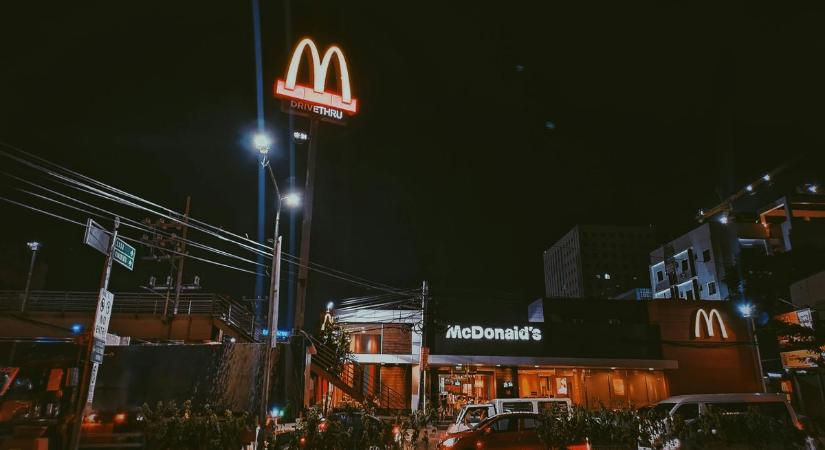 Pánikolnak a vendégek: Számos éttermének bezárását jelentette be a McDonald's