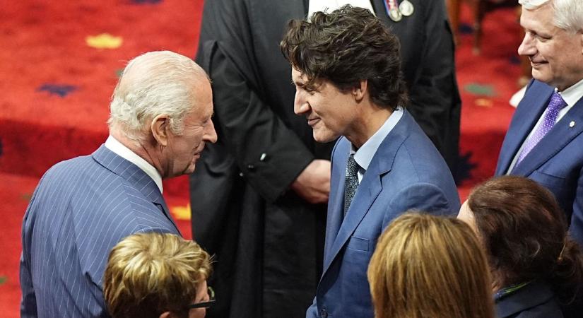 Ilyenre még nem volt példa: Justin Trudeau edzőcipőben várta III. Károlyt