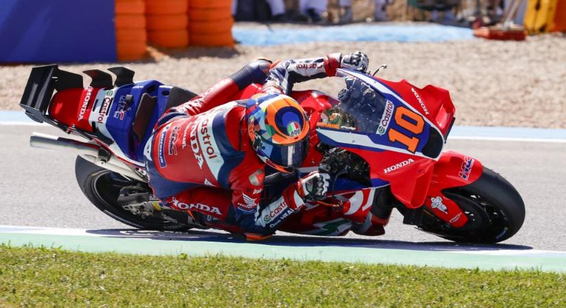 Elmozdult a csípője és légmellet kapott az óriásit bukó MotoGP-klasszis