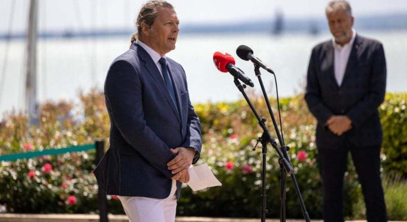 Az MLS Raiffeisen Fifty-Fifty nyerte a Balatoni Évadnyitó Kékszalag Port Nagydíjat