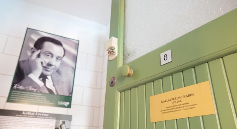 Kállai Ferencnek állítottak emléktáblát a Lukács fürdőben