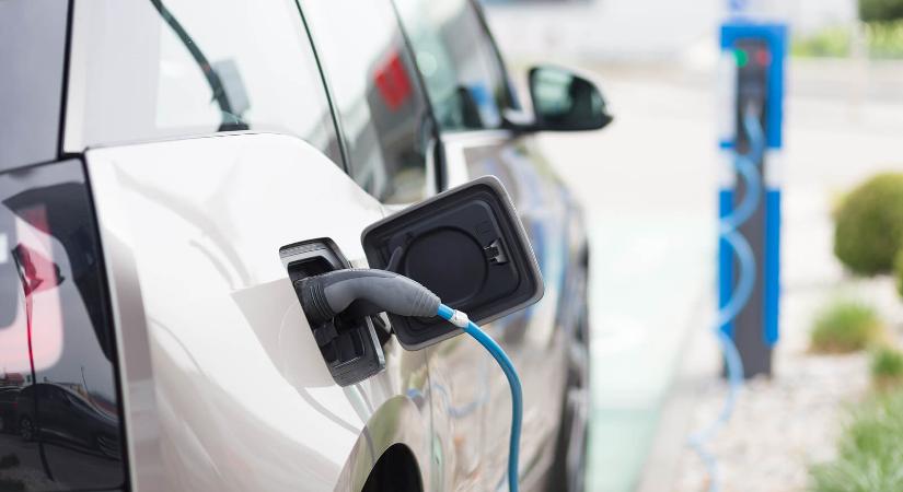 Elektromos autó vásárlása hitelből – lehetőségek és támogatások