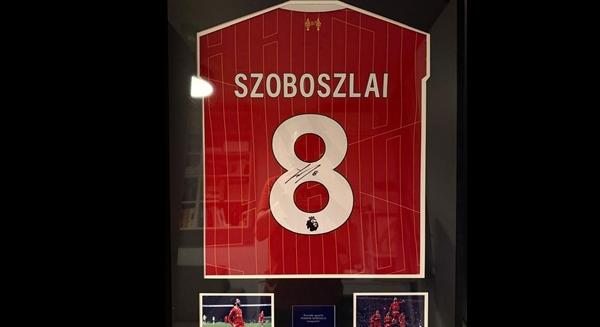 Jótékonysági sorsoláson Szoboszlai meze