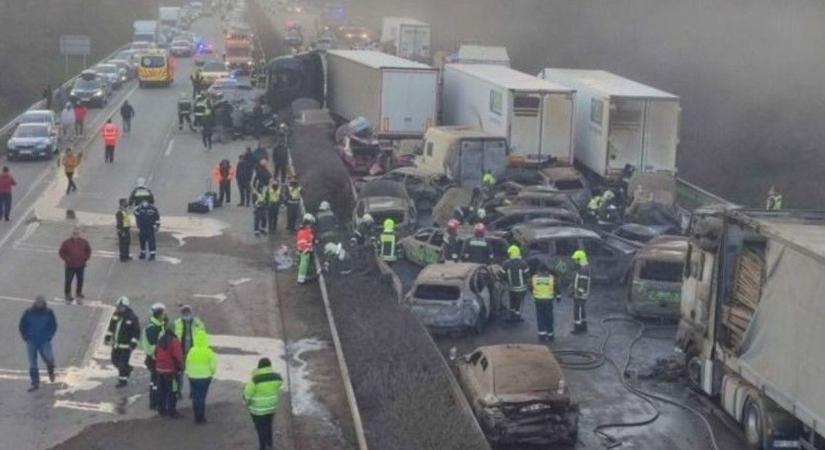 Végzetes porvihar - Gyanúsítottjai vannak az M1-es tömegkarambolnak