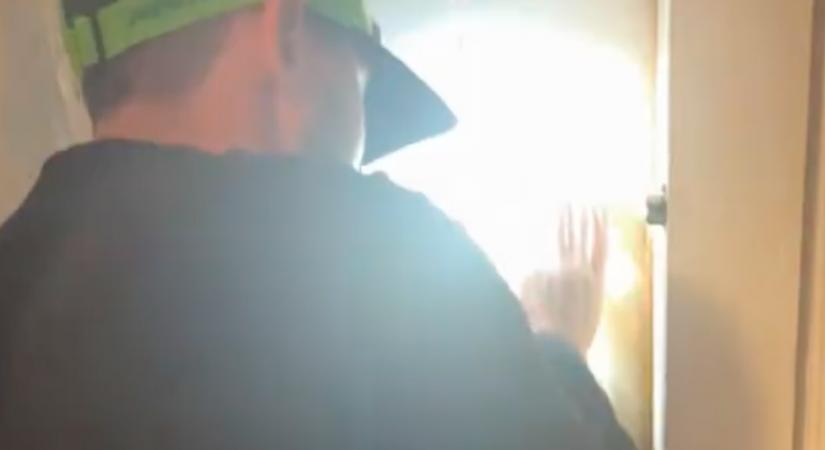 Egy évvel a beköltözés után rejtélyes ajtóra bukkan a nő az otthonában - Amikor kinyitja, leesik az álla - Videó