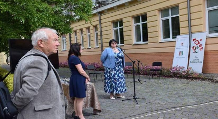 Szívverés a magasban. Kiállítás a Rákóczi Főiskolán - Berecz András a lélek hírnökeiről