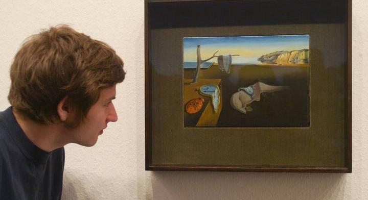 Megdöbbentő látvány fogadta az elhagyott házba lépőket: mintha egy Dalí-festmény elevenedett volna meg