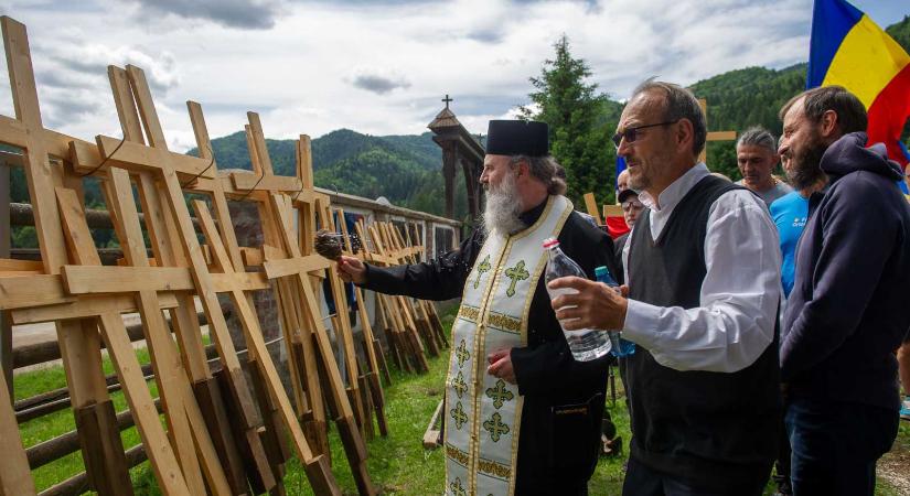 Új keresztek felszentelésére hívja „testvéreit” Úzvölgyébe Tîrnoveanu (VIDEÓ)