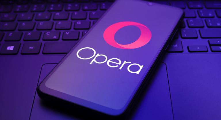 Mesterséges intelligenciába épített böngészővel jön az Opera