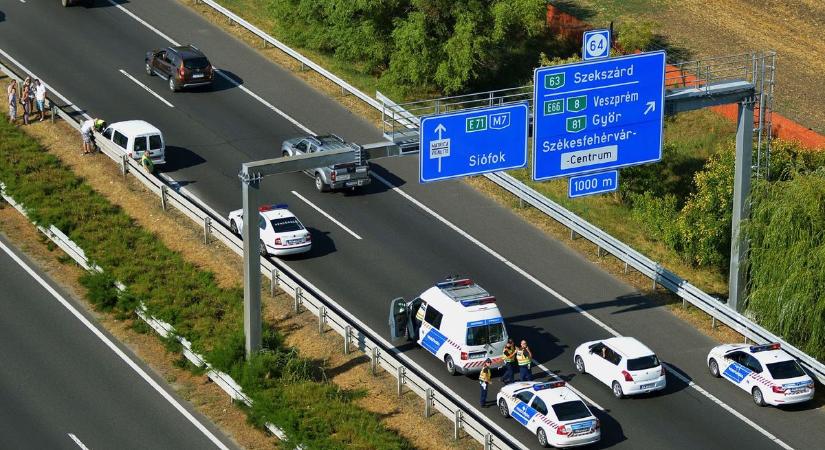 Durva baleset: kilenc autó ütközött össze az M7-esen