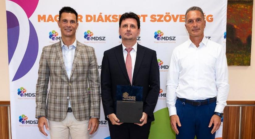Herpai Imre kiemelkedő pedagógiai munkája és sportszakmai elhivatottsága elismerést ért