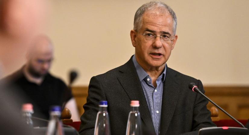Kósa: innen kezdve „csak egy lépés egy katonai puccs”