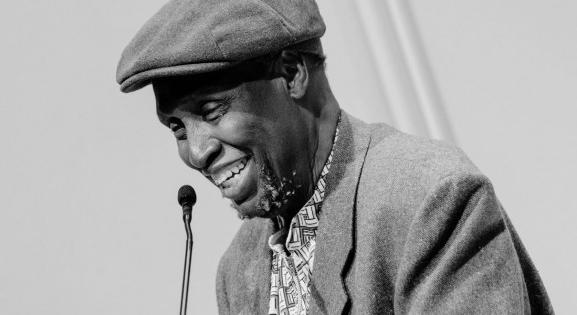 Meghalt Ngũgĩ wa Thiong’o afrikai író, akit még a börtön sem tört meg