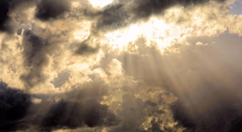 Keleten marad a borús idő, de nyugaton továbbra is sütni fog a nap