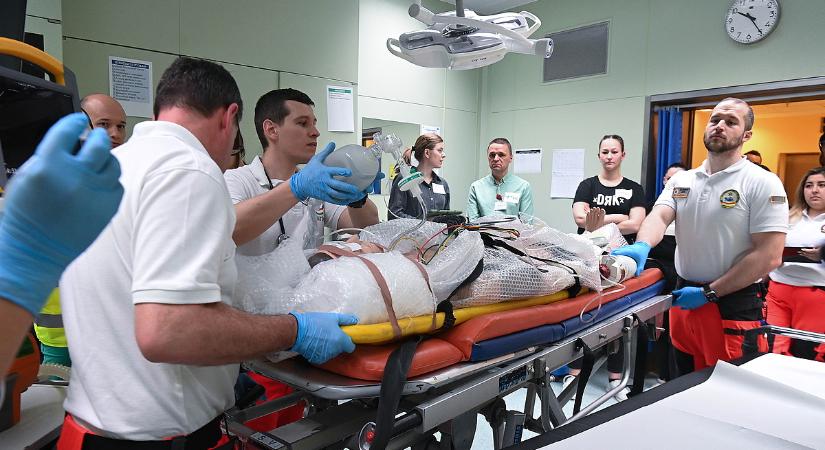 A Kúria döntésével ellentétben a mentőszolgálat szerződés nélkül is ügyeletre kötelezi az orvosokat