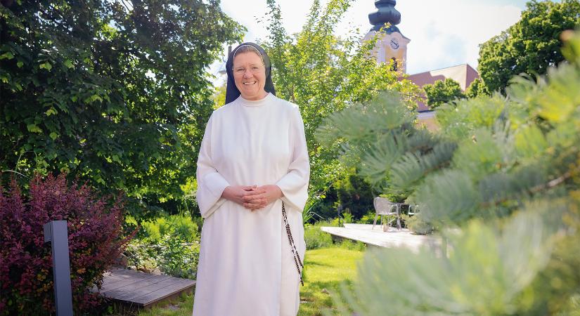 Luxus az idő és a csend – Beszélgetés dr. Baritz Sarolta Laura közgazdász-szerzetessel