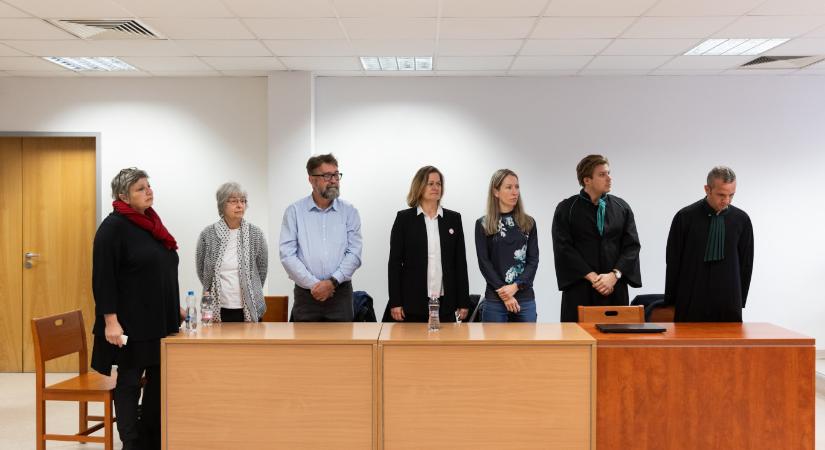 Nemhogy kártérítést nem kapnak, ötmilliós perköltséget is fizethetnek a kirúgott kölcseys tanárok