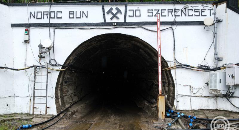 Ömlik a víz a parajdi sóbánya alagútjaiba