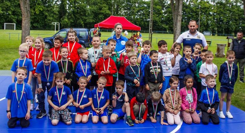 Gyereknap - grundbirkózással fűszerezve